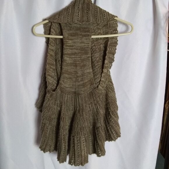 Mudd sweater vest  - Picture 2 of 5